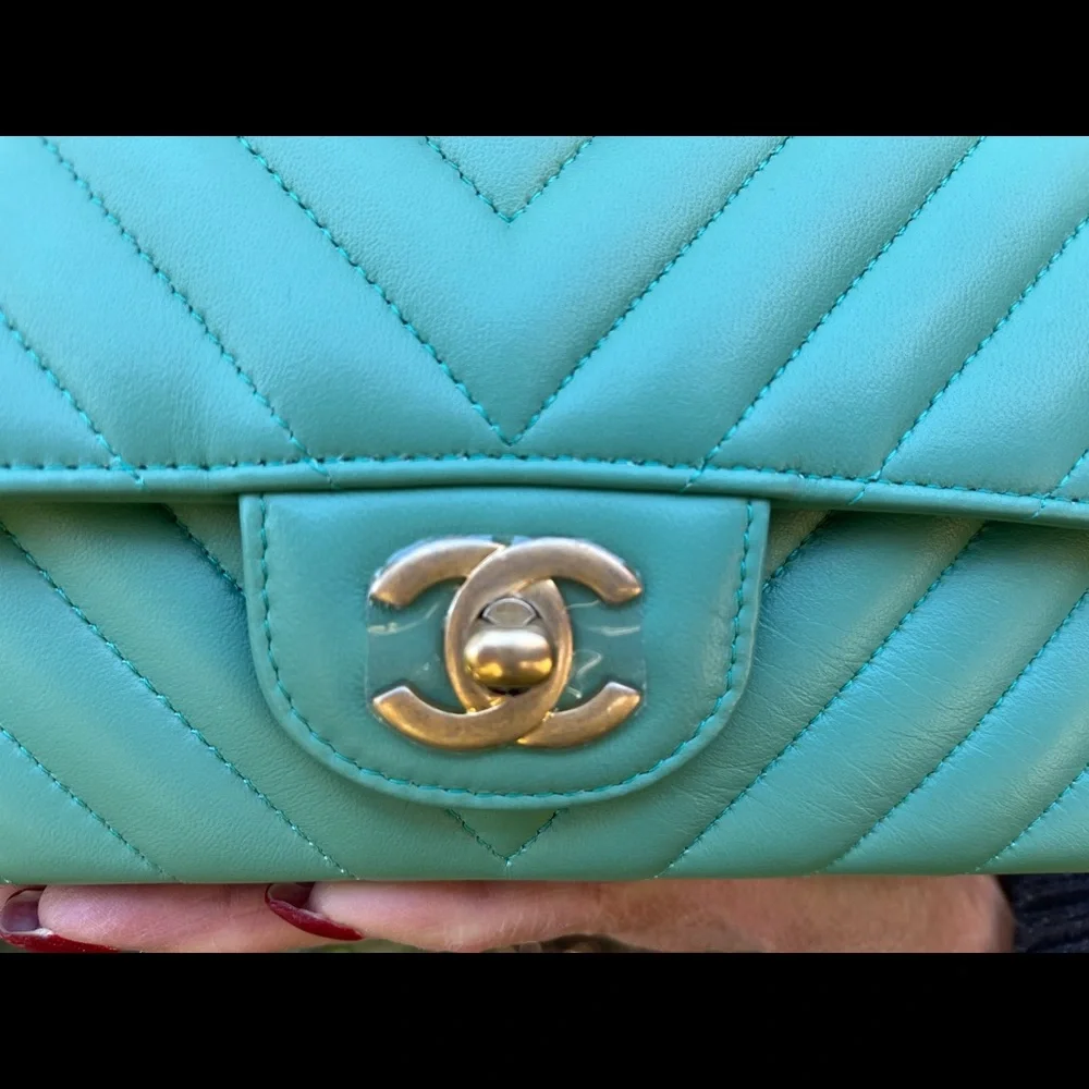 ❌SOLD❌Chanel 19s Mini Chevron Rectangular Flap - Picture 2 of 13
